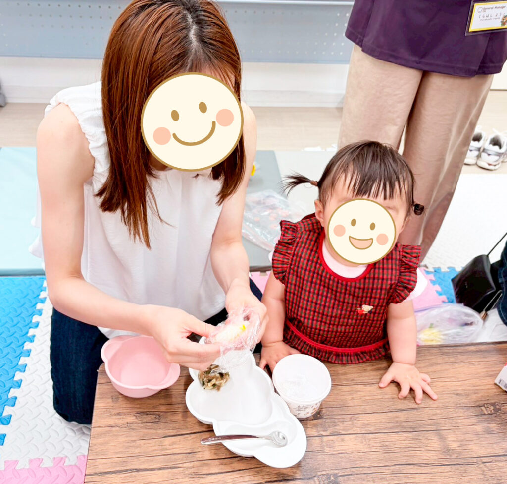 赤ちゃん歯科教室の様子です。実際に実際に食べているところを見てアドバイスをします